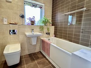 Family Bathroom- click for photo gallery